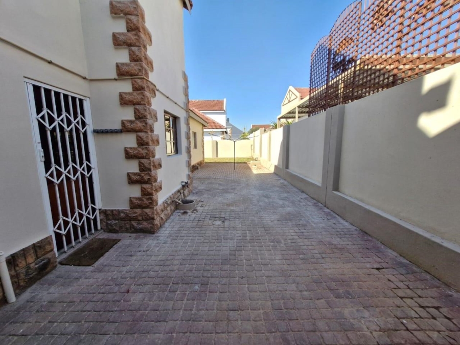 To Let 3 Bedroom Property for Rent in Meerhof North West
